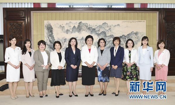 　　7月12日，國務(wù)院副總理劉延東在北京會見以日本自民黨前總務(wù)會長野田圣子為首的日本執(zhí)政黨女國會議員代表團一行。 新華社記者 高潔 攝