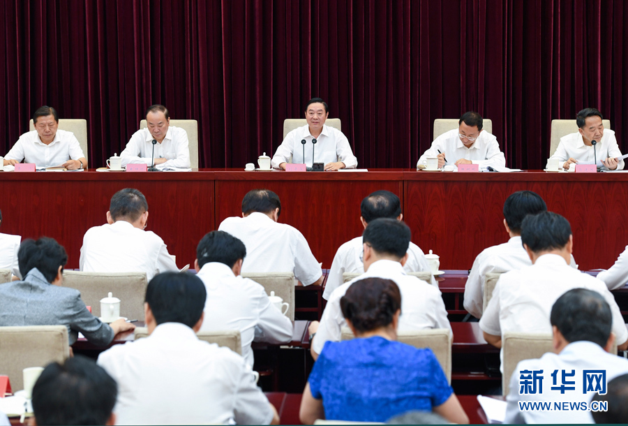 7月28日，中宣部在北京召開全國宣傳部長專題工作會(huì)議，學(xué)習(xí)貫徹習(xí)近平總書記在省部級(jí)主要領(lǐng)導(dǎo)干部專題研討班上的重要講話精神。中共中央政治局委員、中央書記處書記、中宣部部長劉奇葆出席會(huì)議并講話。新華社記者張領(lǐng)攝