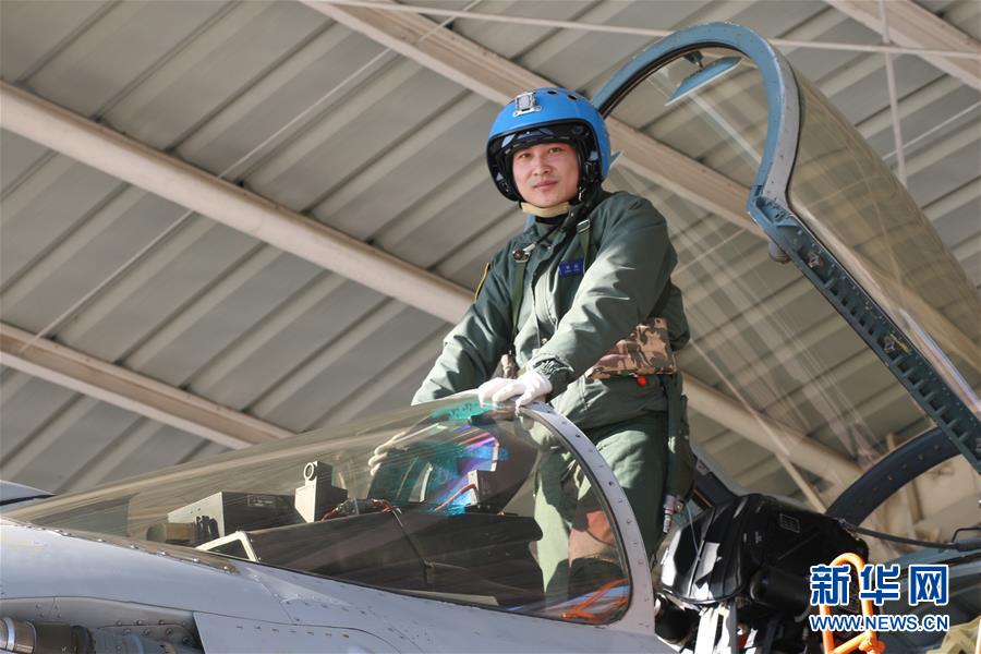 （建軍90周年&middot;英雄&middot;圖文互動）（1）聽，渤海灣有風吹過來&mdash;&mdash;追記海軍某艦載航空兵部隊一級飛行員張超