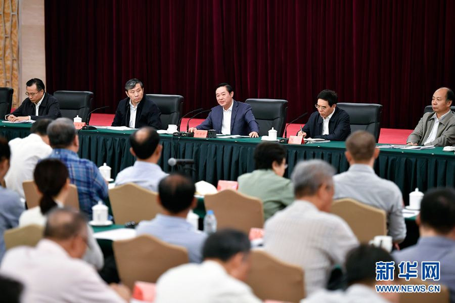 9月7日，中共中央政治局委員、中央書記處書記、中宣部部長(zhǎng)劉奇葆在北京出席全國(guó)電視劇工作座談會(huì)并講話。 新華社記者 燕雁 攝

