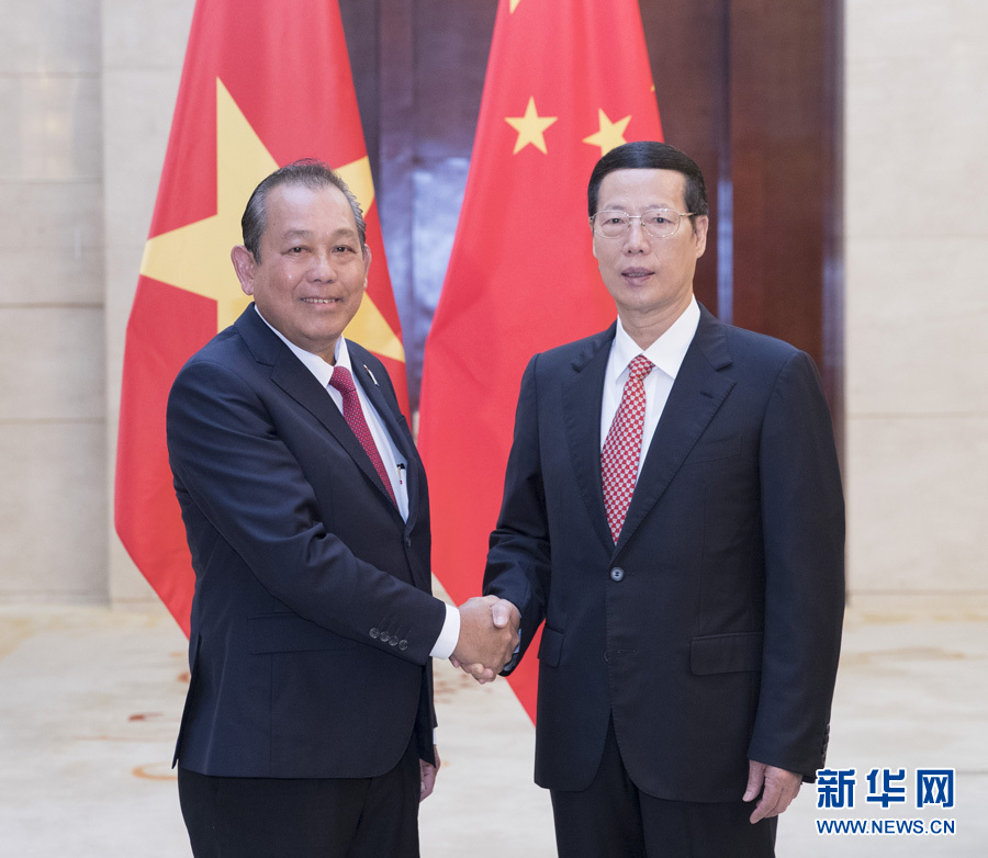  9月11日，中共中央政治局常委、國務(wù)院副總理張高麗在廣西南寧會(huì)見前來出席第十四屆中國－東盟博覽會(huì)和中國－東盟商務(wù)與投資峰會(huì)的越南常務(wù)副總理張和平。新華社記者王曄攝