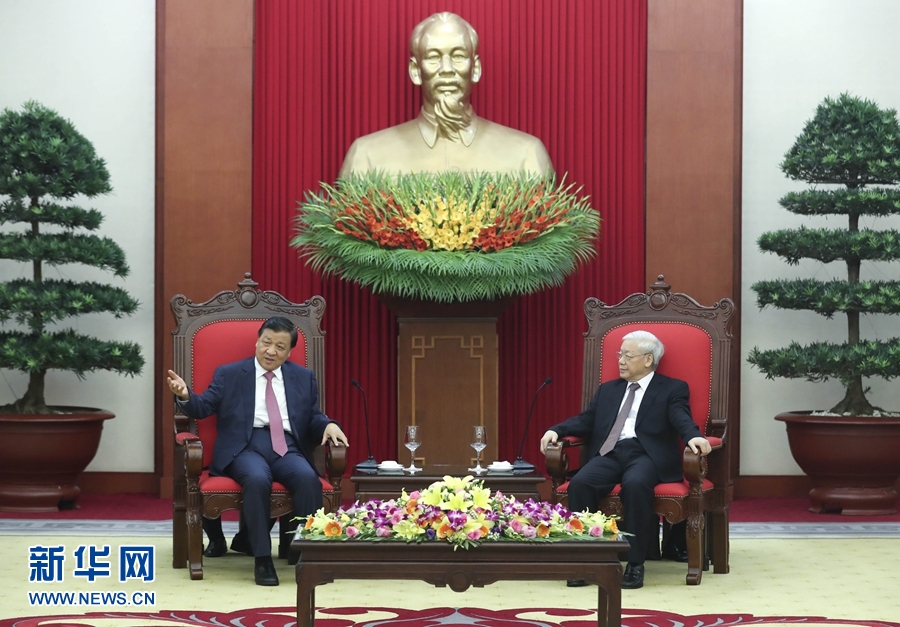 應(yīng)越南共產(chǎn)黨邀請，中共中央政治局常委、中央書記處書記劉云山9月18日至19日對越南進(jìn)行正式訪問。這是9月18日，劉云山在河內(nèi)會見越共中央總書記阮富仲。 新華社記者 龐興雷 攝