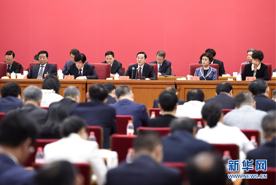 9月20日，中國(guó)電視藝術(shù)家協(xié)會(huì)第六次全國(guó)代表大會(huì)在北京召開(kāi)。中共中央政治局委員、中央書(shū)記處書(shū)記、中宣部部長(zhǎng)劉奇葆出席開(kāi)幕式并講話。新華社記者 燕雁 攝