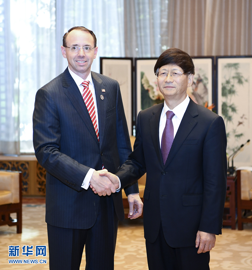 9月26日，中共中央政治局委員、中央政法委書記孟建柱在北京會(huì)見來華出席國(guó)際刑警組織第86屆全體大會(huì)的美國(guó)司法部常務(wù)副部長(zhǎng)羅森斯坦。新華社記者 張領(lǐng) 攝