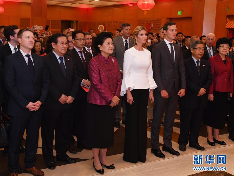 當(dāng)?shù)貢r(shí)間9月27日晚，正在華盛頓出席首輪中美社會(huì)和人文對(duì)話的國務(wù)院副總理劉延?xùn)|出席中國駐美國使館2017年國慶招待會(huì)。新華社記者殷博古攝