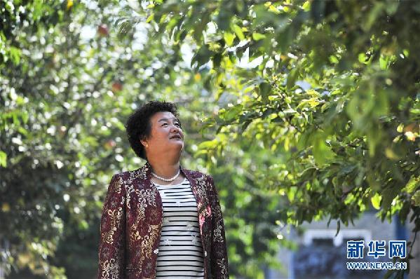 (十九大代表風(fēng)采·圖文互動(dòng))(1)“農(nóng)民”李元敏:打造村民引以為豪的新“蓋買(mǎi)”