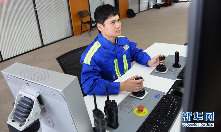 (十九大時(shí)光·圖文互動)(2)歷史性成就彪炳史冊 新時(shí)代藍(lán)圖催人奮進(jìn)——來自基層蹲點(diǎn)現(xiàn)場的報(bào)道