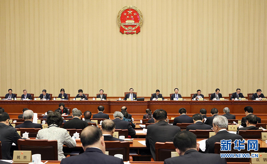 12月23日，十二屆全國人大常委會第三十一次會議在北京人民大會堂舉行第二次全體會議。張德江委員長出席。 新華社記者劉衛(wèi)兵攝