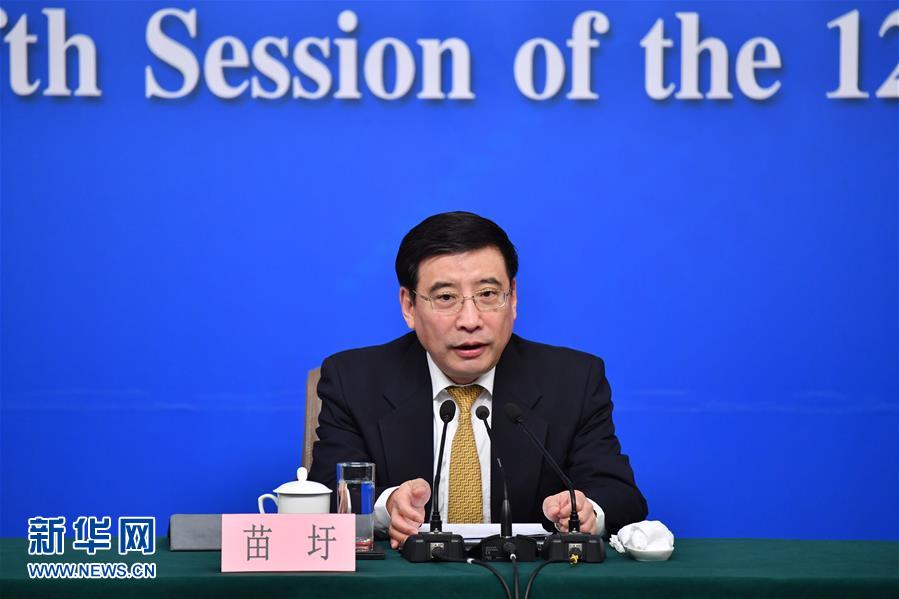 (兩會(huì))(1)工業(yè)和信息化部部長苗圩等就“推進(jìn)實(shí)施‘中國制造2025’”答記者問