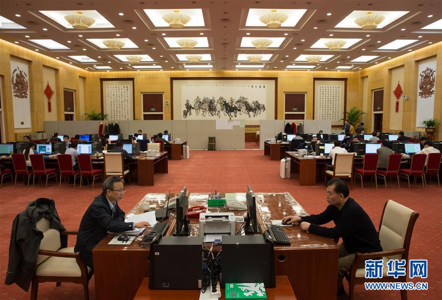 (兩會(huì))(1)十二屆全國人大五次會(huì)議收到議案514件 收到代表建議8360件