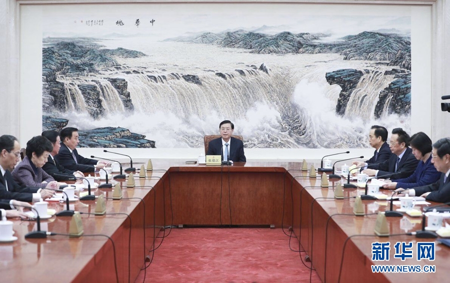 1月22日，十二屆全國人大常委會(huì)第一百零八次委員長會(huì)議在北京人民大會(huì)堂舉行。張德江委員長主持會(huì)議。新華社記者 丁林 攝