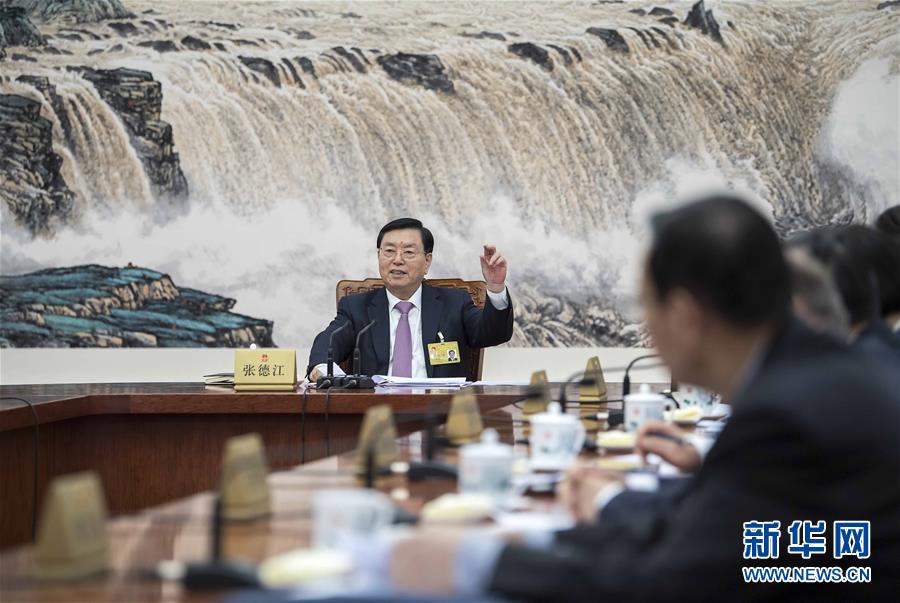 1月29日，十二屆全國人大常委會(huì)第一百零九次委員長(zhǎng)會(huì)議在北京人民大會(huì)堂舉行，張德江委員長(zhǎng)主持會(huì)議。 新華社記者 李濤 攝