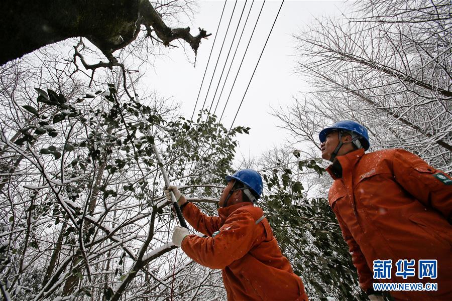 （新華全媒頭條）（8）雨雪冰凍中，他們奮力前行&mdash;&mdash;基層黨員干群抗擊冰雪災(zāi)害紀(jì)實(shí)