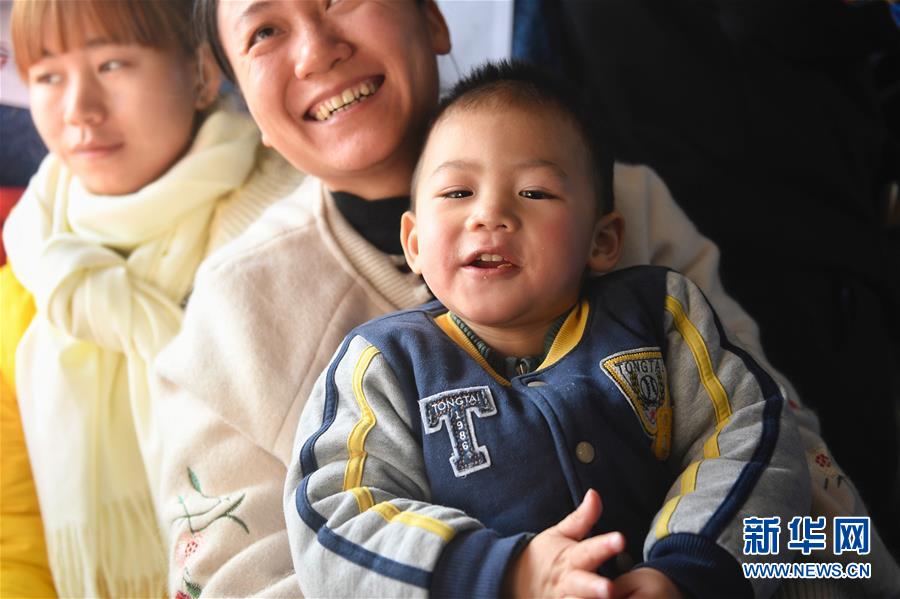 （關(guān)注春運(yùn)）（10）春運(yùn)中的&ldquo;萌寶寶&rdquo;