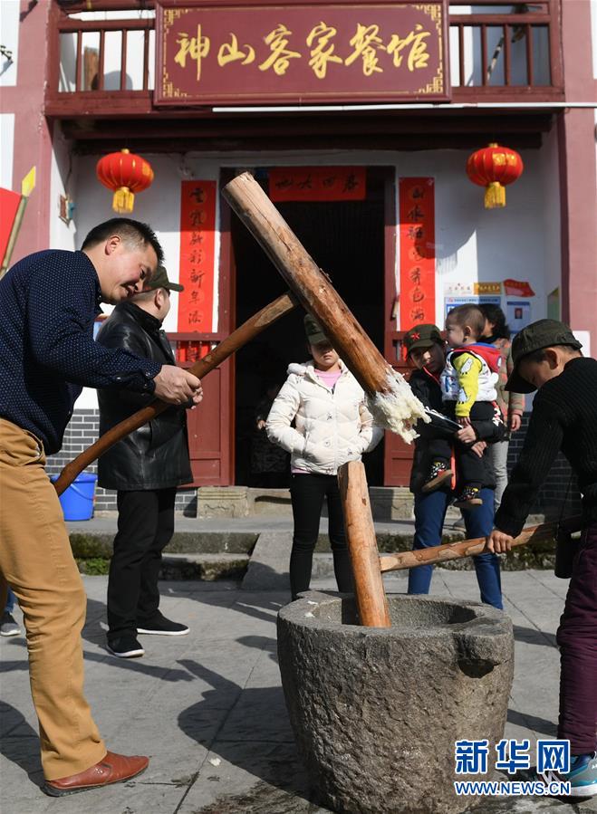 (新華全媒頭條·圖文互動(dòng))(6)行程萬里 人民至上——習(xí)近平總書記春節(jié)考察足跡回訪