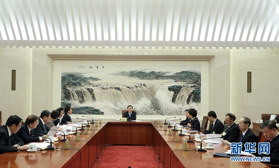 2月23日，十二屆全國人大常委會(huì)第一百一十三次委員長會(huì)議在北京人民大會(huì)堂舉行，張德江委員長主持。 新華社記者 劉衛(wèi)兵 攝