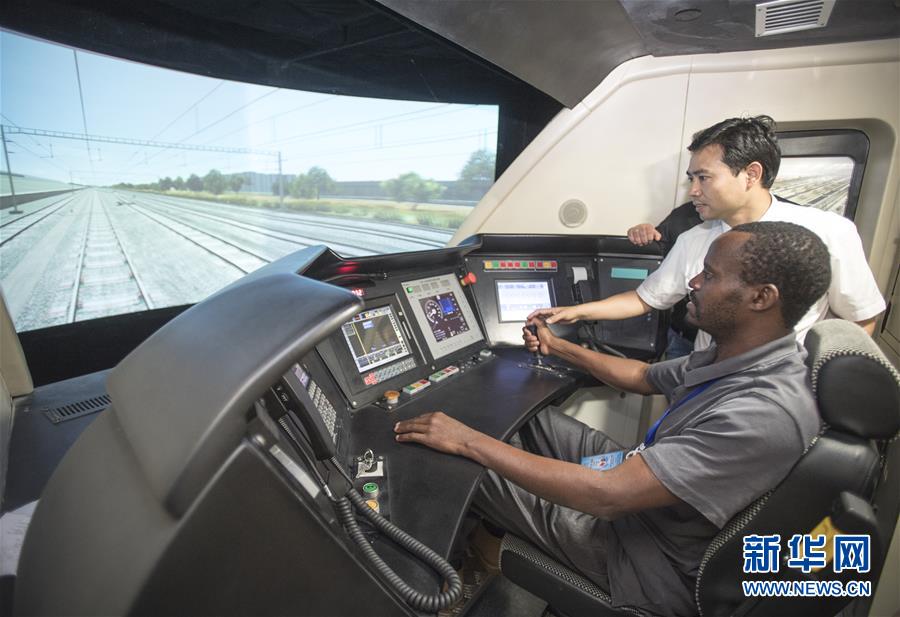 （社會）（5）13國&ldquo;老外&rdquo;進&ldquo;高鐵駕校&rdquo;