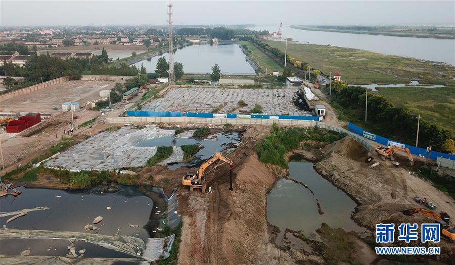 （新華視點(diǎn)&middot;圖文互動(dòng)）（2）中央督察兩年有的絲毫未改，有的不減反增&mdash;&mdash;江蘇泰興數(shù)萬(wàn)噸化工廢料和污泥堆放長(zhǎng)江邊調(diào)查