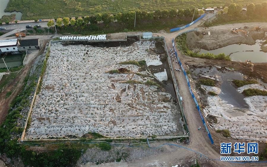 （新華視點(diǎn)&middot;圖文互動(dòng)）（1）中央督察兩年有的絲毫未改，有的不減反增&mdash;&mdash;江蘇泰興數(shù)萬(wàn)噸化工廢料和污泥堆放長(zhǎng)江邊調(diào)查