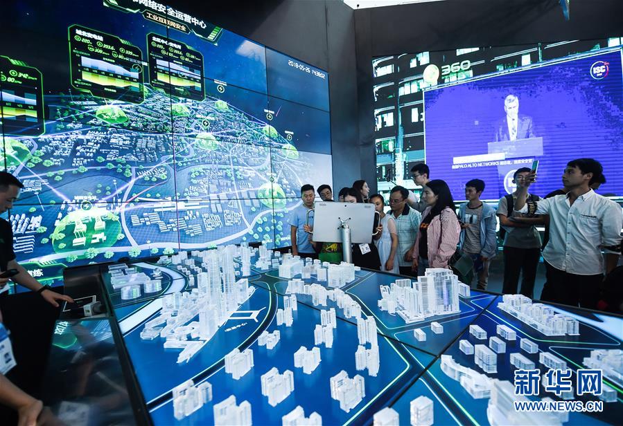 （大江奔流&mdash;&mdash;來自長江經(jīng)濟(jì)帶的報道&middot;新華全媒頭條&middot;圖文互動）（9）擘畫新時代中國發(fā)展新坐標(biāo)&mdash;&mdash;深入推動長江經(jīng)濟(jì)帶發(fā)展述評