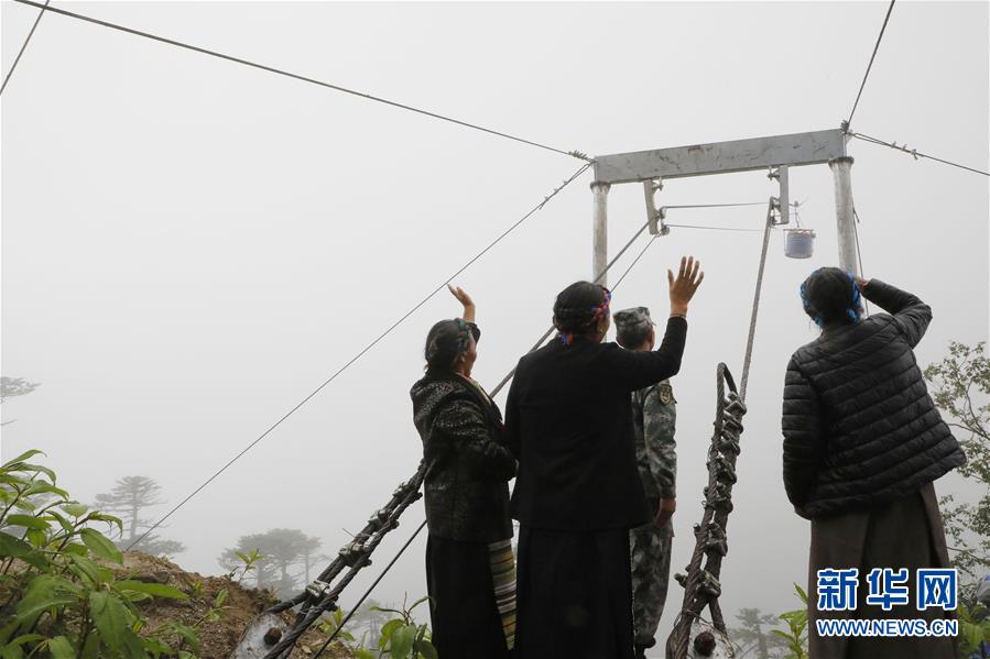 （圖文互動(dòng)）（6）特寫：&ldquo;八一&rdquo;禮物，飛向云端哨所