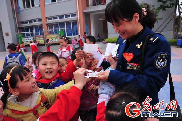 【我和軍隊(duì)的不解之緣】&ldquo;先是軍人，才是媽媽&rdquo;