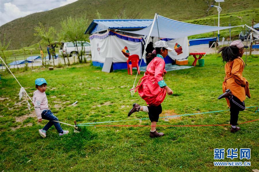 （社會(huì)）（12）夏日&ldquo;過(guò)林卡&rdquo; 親近大自然