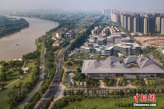 8月9日，航拍南京江心洲新加坡&middot;南京生態(tài)科技島。 <a target='_blank' >中新社</a>記者 泱波 攝