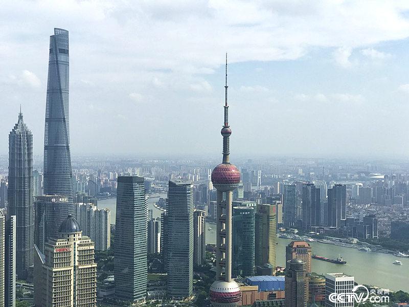 　　長三角更高質(zhì)量的一體化發(fā)展，將建成具有全球競爭力的世界級城市群。圖為上海陸家嘴（孔華/攝）