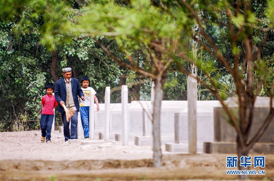 （新華全媒頭條&middot;誠(chéng)信建設(shè)萬(wàn)里行&middot;圖文互動(dòng)）（5）一諾動(dòng)昆侖&mdash;&mdash;父子半世紀(jì)接力為英雄守靈