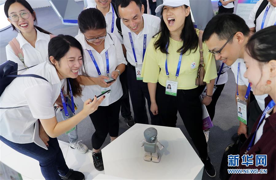 （新華全媒頭條&middot;圖文互動(dòng)）（2）&ldquo;中國智，世界能&rdquo;&mdash;&mdash;2018世界人工智能大會(huì)釋放AI發(fā)展新信號
