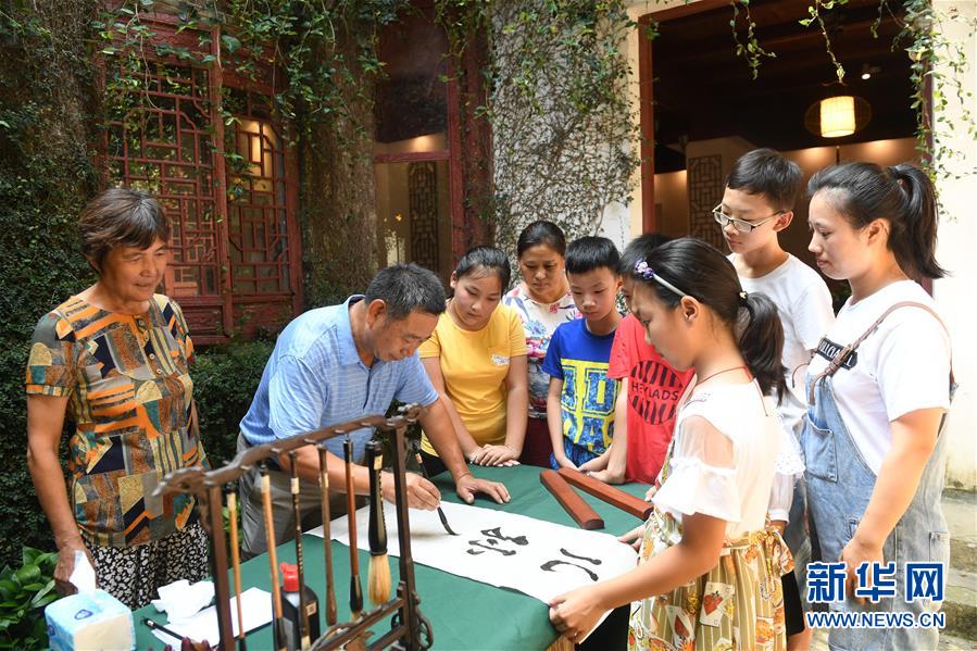 （新華全媒頭條&middot;聚焦鄉(xiāng)村振興戰(zhàn)略規(guī)劃&middot;圖文互動(dòng)）（10）推進(jìn)鄉(xiāng)村振興的行動(dòng)指南&mdash;&mdash;解讀鄉(xiāng)村振興戰(zhàn)略首個(gè)五年規(guī)劃亮點(diǎn)