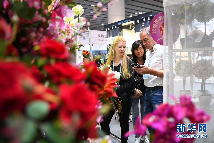 (新華全媒頭條·圖文互動)(2)揮寫中國與世界交融發(fā)展新畫卷——以習(xí)近平同志為核心的黨中央引領(lǐng)中國深層次全方位開放紀(jì)實(shí)