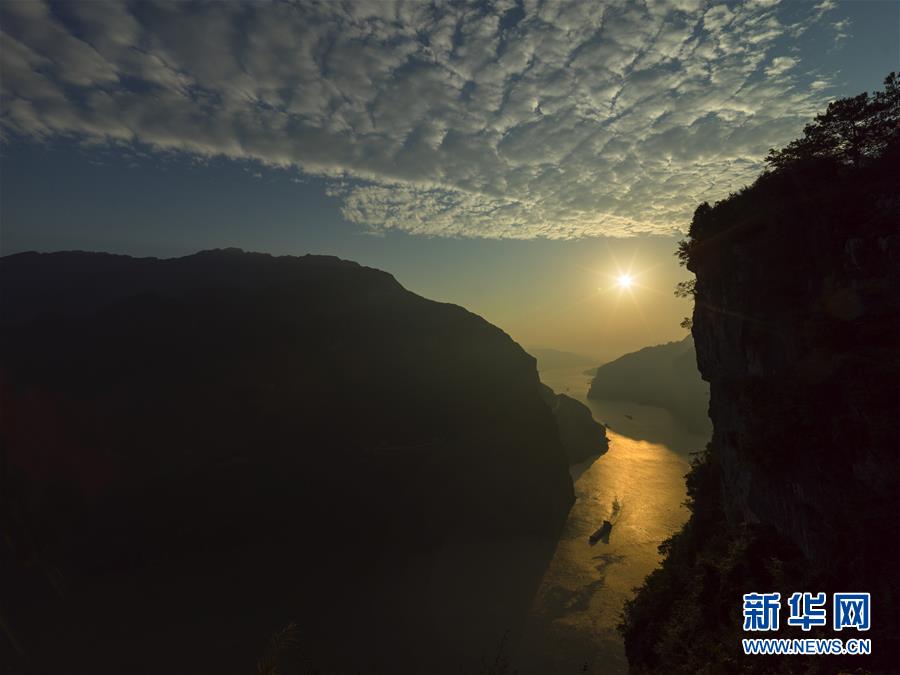 (百城百縣百企調(diào)研行·圖文互動(dòng))(5)建設(shè)長江綠色走廊再譜新章——長江三峽集團(tuán)發(fā)展紀(jì)實(shí)