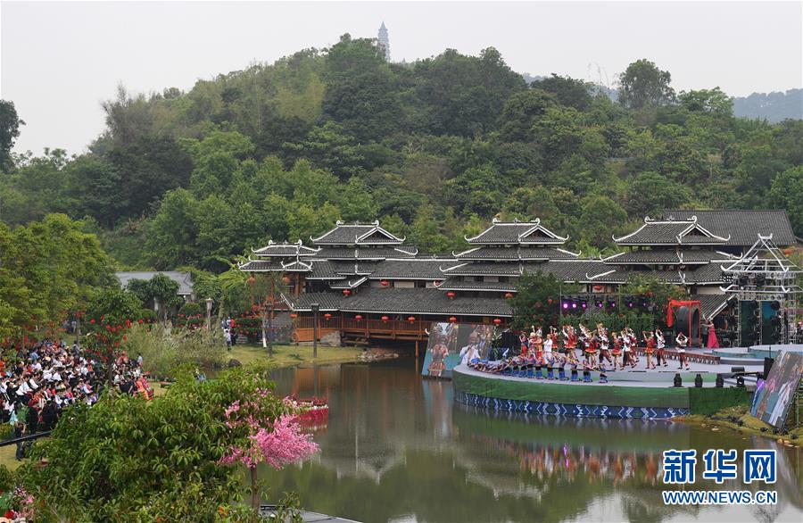 (輝煌60年·壯美新廣西·圖文互動)(1)和睦相處一家親 攜手并進(jìn)謀發(fā)展——廣西民族團(tuán)結(jié)發(fā)展觀察