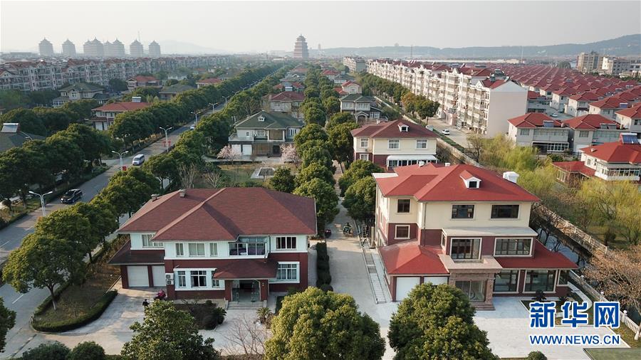 （慶祝改革開放40周年基層行&middot;村莊篇&middot;圖文互動）（3）&ldquo;第一村&rdquo;華西：住房、樓宇刻畫發(fā)展&ldquo;年輪&rdquo;