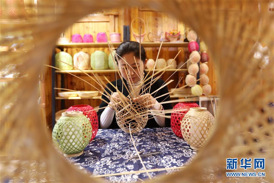 （在習(xí)近平新時(shí)代中國特色社會主義思想指引下&middot;慶祝改革開放40周年）（新華全媒頭條&middot;圖文互動(dòng)）（3）在改革開放大潮中砥礪奮進(jìn)&mdash;&mdash;新時(shí)代踐行新發(fā)展理念紀(jì)行