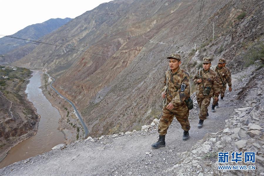 （向奉獻者致敬&middot;圖文互動）（1）情注一纜通滇藏&mdash;&mdash;記某信息通信基地四營五連連長翁春芳
