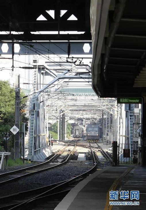 （圖文互動(dòng)）（5）四十年、一扇窗&mdash;&mdash;兩地值守者眼中的羅湖橋