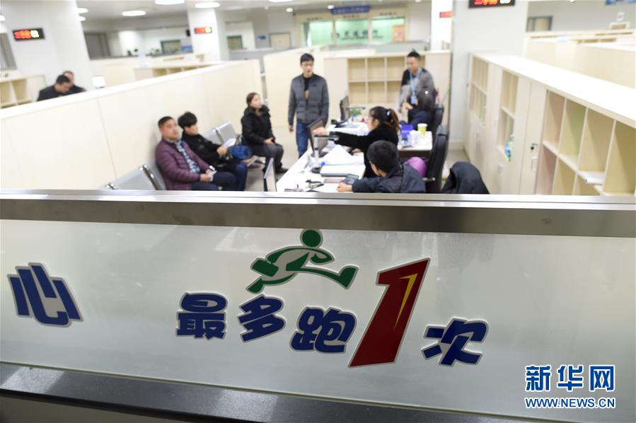 (新華全媒頭條·圖文互動(dòng))(3)高舉新時(shí)代改革開放旗幟——以習(xí)近平同志為核心的黨中央引領(lǐng)改革開放紀(jì)實(shí)