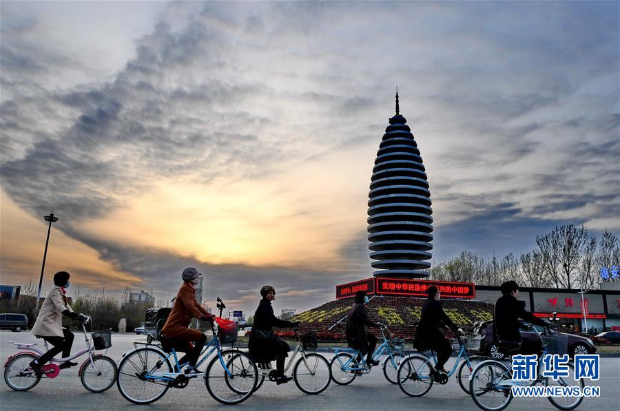 (新華全媒頭條·圖文互動(dòng))(8)高舉新時(shí)代改革開放旗幟——以習(xí)近平同志為核心的黨中央引領(lǐng)改革開放紀(jì)實(shí)