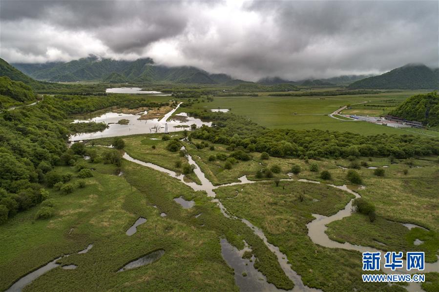 （新華全媒頭條&middot;圖文互動(dòng)）（12）新華社評(píng)論員：向著更加壯闊的航程&mdash;&mdash;致敬改革開放40周年