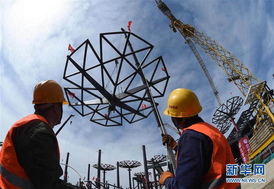 （新華全媒頭條&middot;圖文互動(dòng)）（2）領(lǐng)航！向著高質(zhì)量發(fā)展堅(jiān)定前行&mdash;&mdash;以習(xí)近平同志為核心的黨中央引領(lǐng)中國(guó)經(jīng)濟(jì)發(fā)展述評(píng)