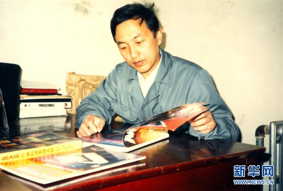 (改革先鋒風(fēng)采·圖文互動(dòng))(3)“像勇士一樣往前沖”——記“科技產(chǎn)業(yè)化的先行者”柳傳志