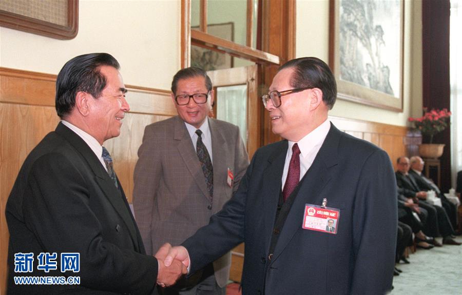 （時(shí)政）（4）鐵木爾&middot;達(dá)瓦買提同志生平照片