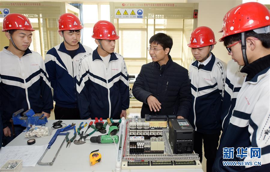 （新華全媒頭條&middot;個稅專項(xiàng)附加扣除&middot;圖文互動）（2）深化個稅改革的關(guān)鍵一步&mdash;&mdash;聚焦個稅專項(xiàng)附加扣除暫行辦法