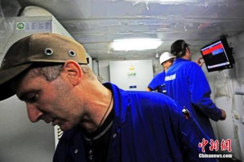 中國造船廠里的外籍員工。 李風(fēng) 攝