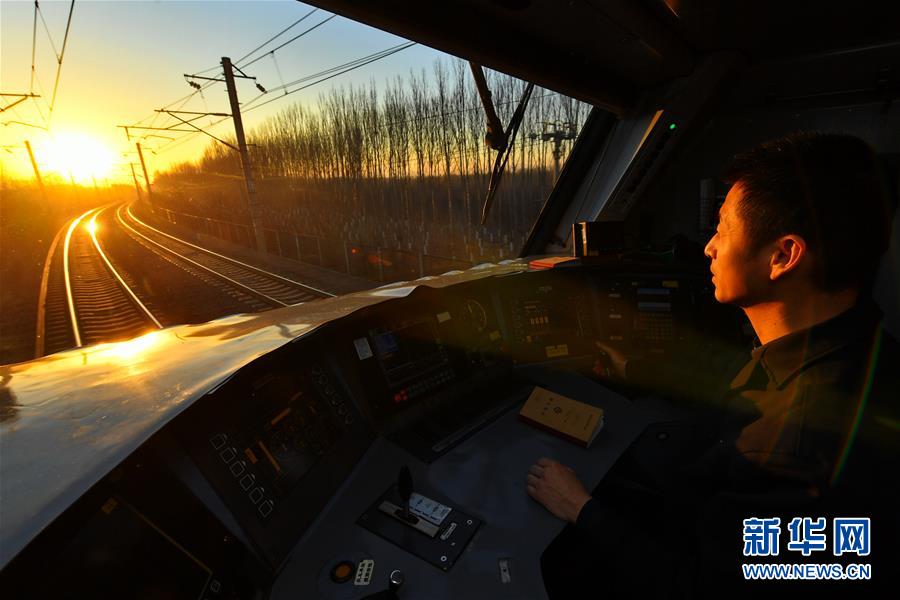 (新華全媒頭條·圖文互動(dòng))(7)“重載大秦”三十年