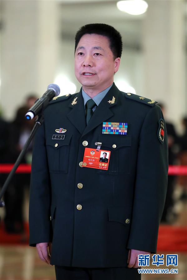 （兩會&middot;政協(xié)開幕）（1）全國政協(xié)委員接受采訪