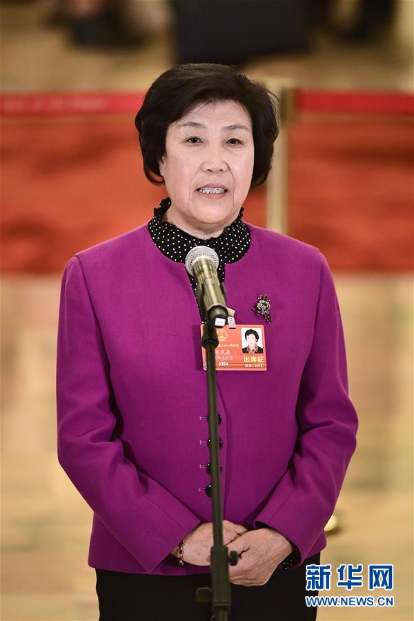 （兩會(huì)&middot;人大開(kāi)幕）（6）全國(guó)人大代表接受采訪(fǎng)